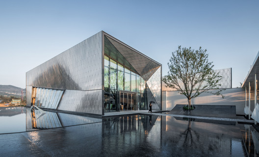 Yuanlu Community Center / Challenge Design Yuanlu Community Center / Challenge Design - Image 9 of 57