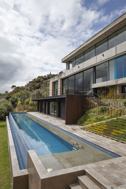 House at the San Rafael Reservoir / De La Carrera Cavanzo - Image 11 of 21