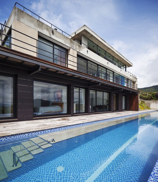 House at the San Rafael Reservoir / De La Carrera Cavanzo - Image 10 of 21