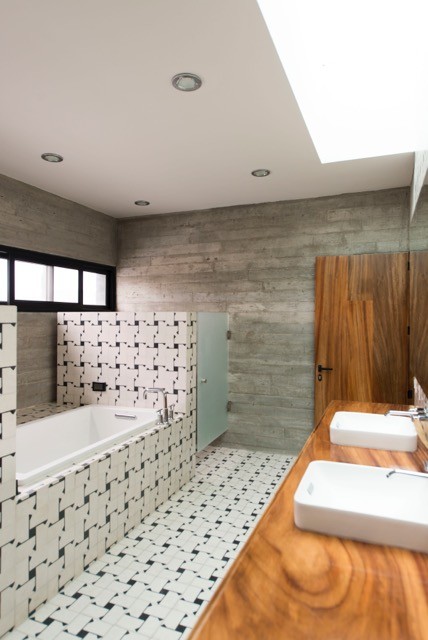 Casa Oaxaca Lomas Candiani / ADD Arquitectura e Interiores + Rojo Luz - Tarjas, Baño, Duchas