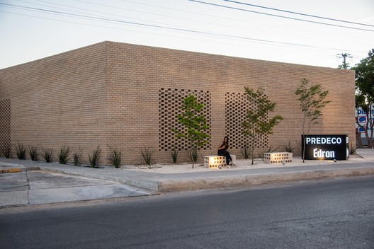 Galería Édron / TACO taller de arquitectura contextual  - Imagen 9 de 27