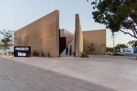 Galería Édron / TACO taller de arquitectura contextual  - Imagen 10 de 27