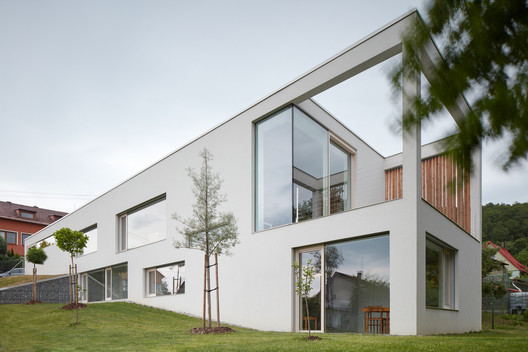 Family House in the Slope / Masparti Martinka Spusta Architekti - Exterior Photography, Windows, Facade