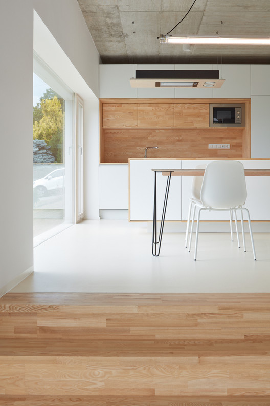 Family House in the Slope / Masparti Martinka Spusta Architekti - Interior Photography, Kitchen, Table, Countertop, Chair