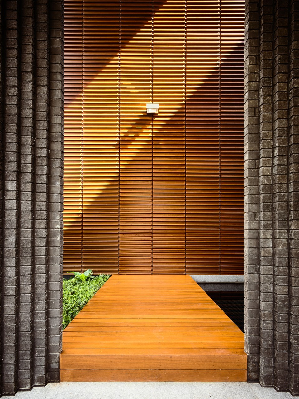 Gallery of The Space Between Walls / HYLA Architects 3