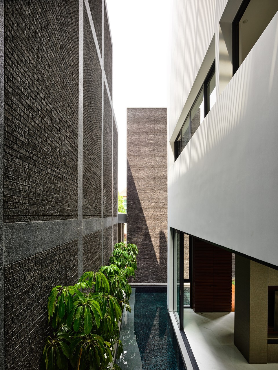 Gallery of The Space Between Walls / HYLA Architects 21