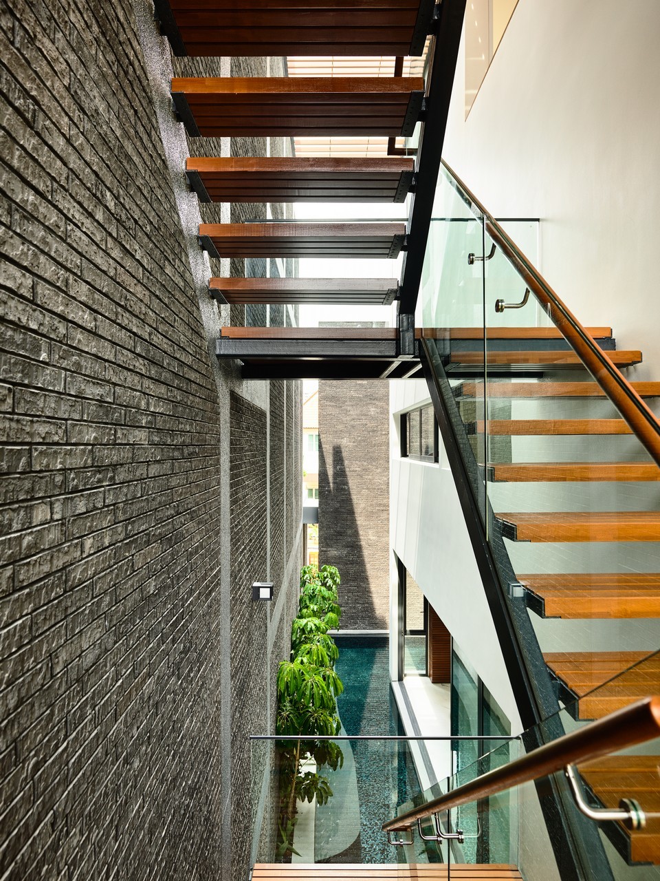 Gallery of The Space Between Walls / HYLA Architects 9