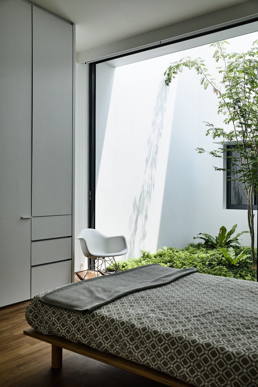 Gallery of The Space Between Walls / HYLA Architects 22