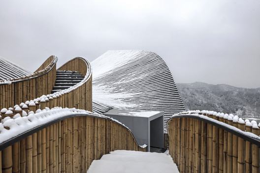 Galeria Hilltop / dEEP Architects Galeria Hilltop / dEEP Architects - Imagem 9 de 38