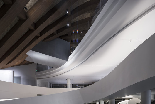 Galeria Hilltop / dEEP Architects Galeria Hilltop / dEEP Architects - Imagem 11 de 38