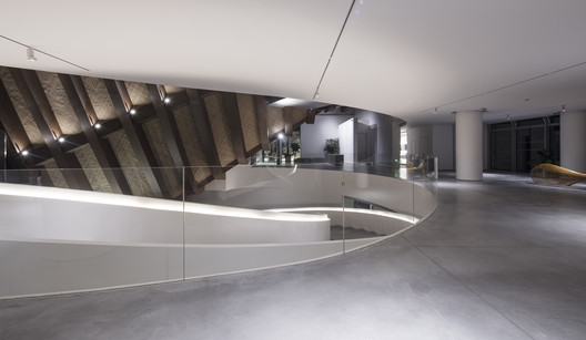 Galeria Hilltop / dEEP Architects Galeria Hilltop / dEEP Architects - Imagem 12 de 38