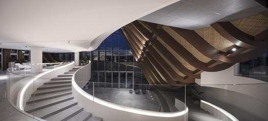 Galeria Hilltop / dEEP Architects Galeria Hilltop / dEEP Architects - Imagem 3 de 38