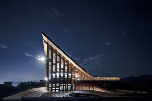 Galeria Hilltop / dEEP Architects Galeria Hilltop / dEEP Architects - Imagem 24 de 38