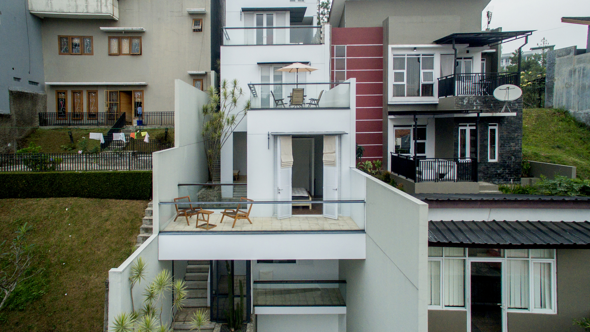 Gallery of White Cliff House / RDMA 7