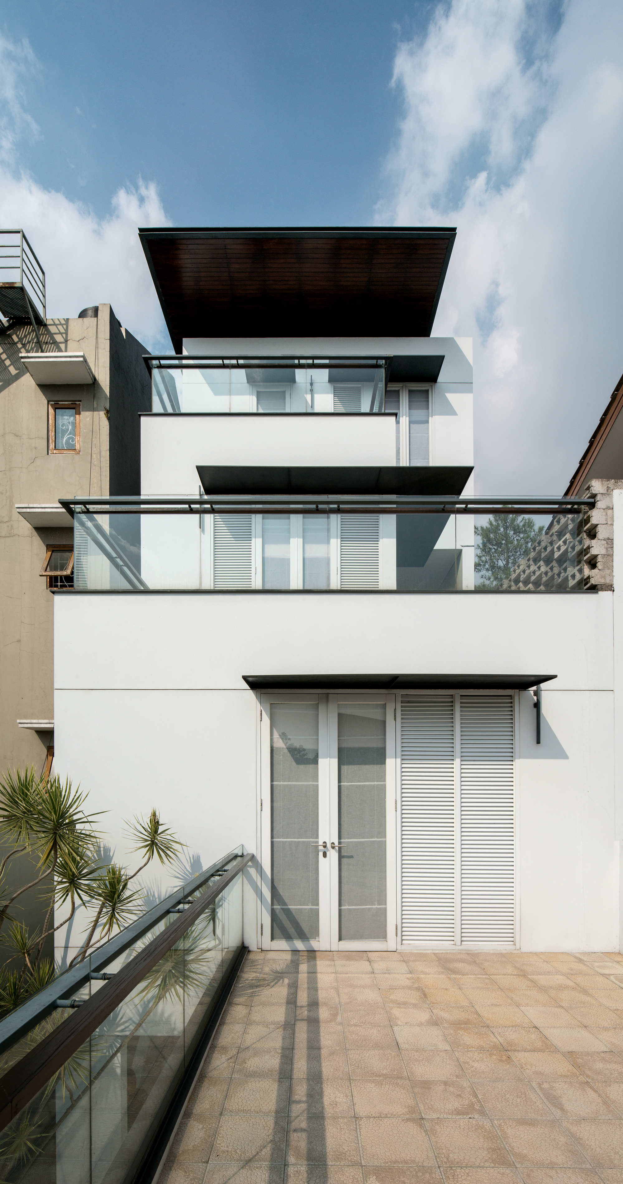 Gallery of White Cliff House / RDMA 13