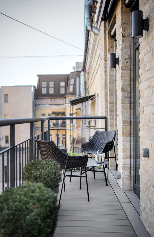 PUSHKA apartment / 2B.group - Windows, Chair, Handrail, Balcony, Courtyard, Patio