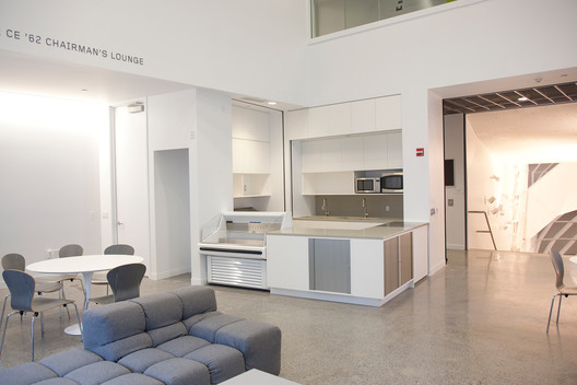 41 Cooper Square / IBI Group 41 Cooper Square / IBI Group - Fotografia de Interiores, Sala de Estar, Mesa, Cadeira, Bancada, Prateleira