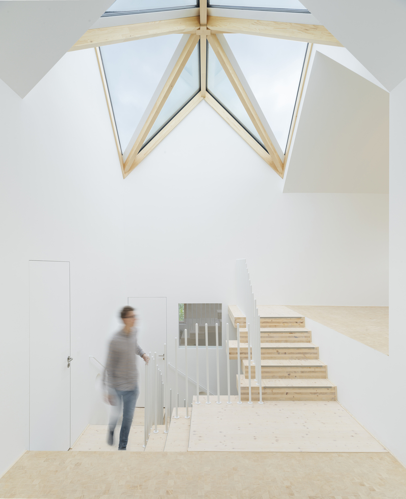 Gallery of Cork Screw House / rundzwei Architekten 5