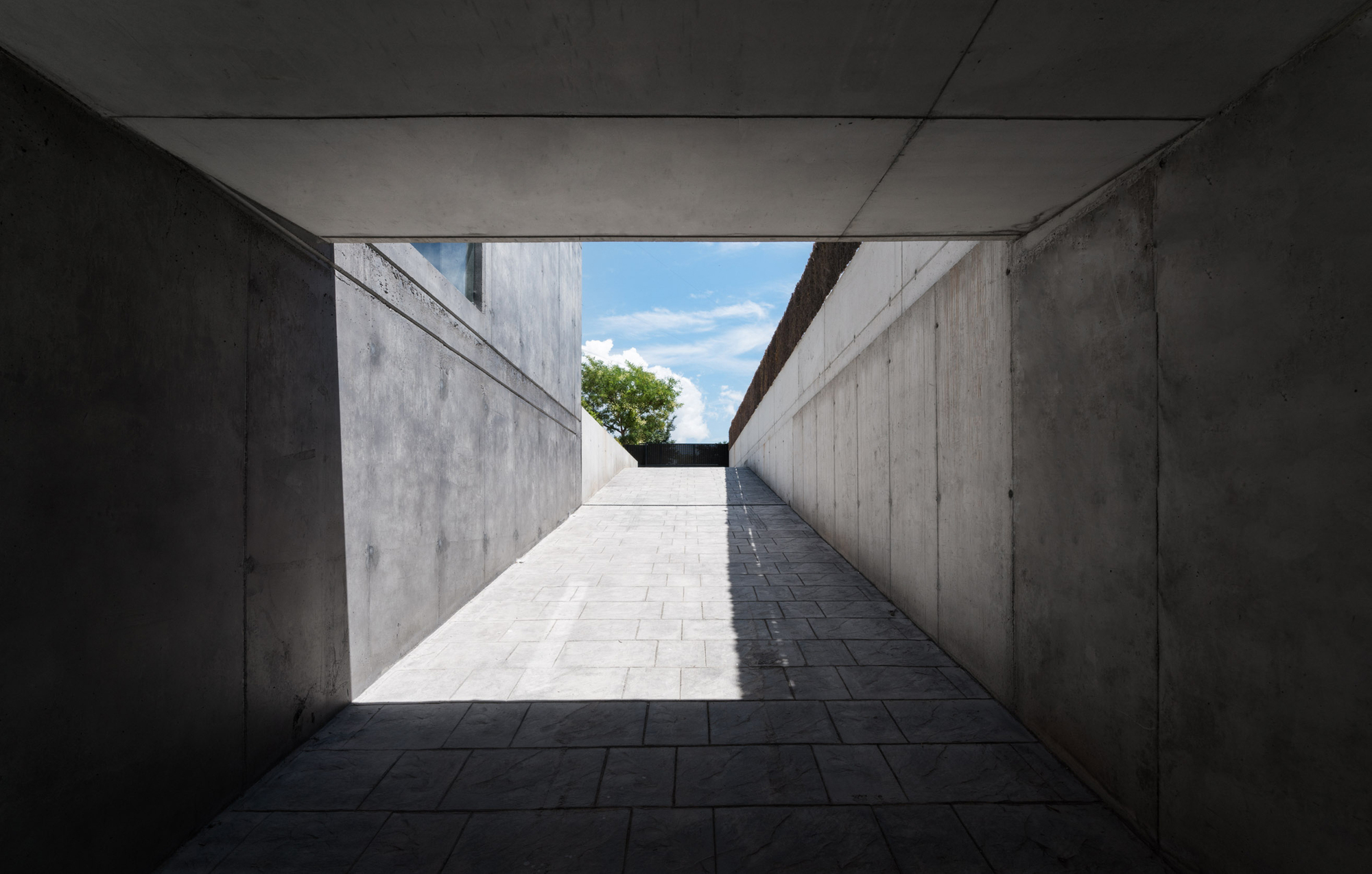 Gallery of Tangent House / Ruben Muedra Estudio de Arquitectura 12