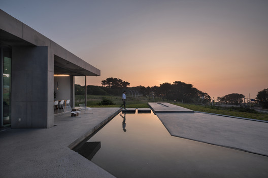 [EARNEST CAPE] The Hill where the sky and the sea take a break / JMY architects + PLS Architects - Image 1 of 15