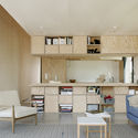 Une maison pour surfer / Java Architecture - Table, Sofa, Chair, Shelving, Windows