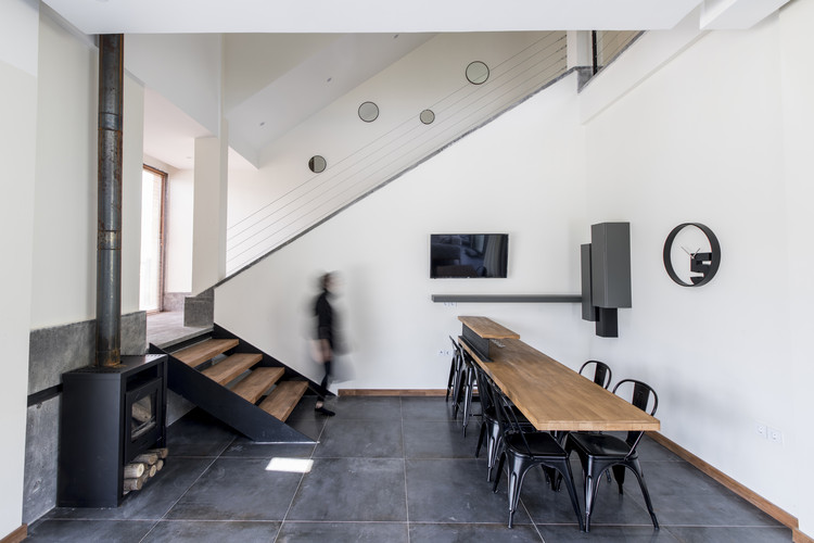 V Villa / White Cube Atelier - Table, Windows, Bench, Beam