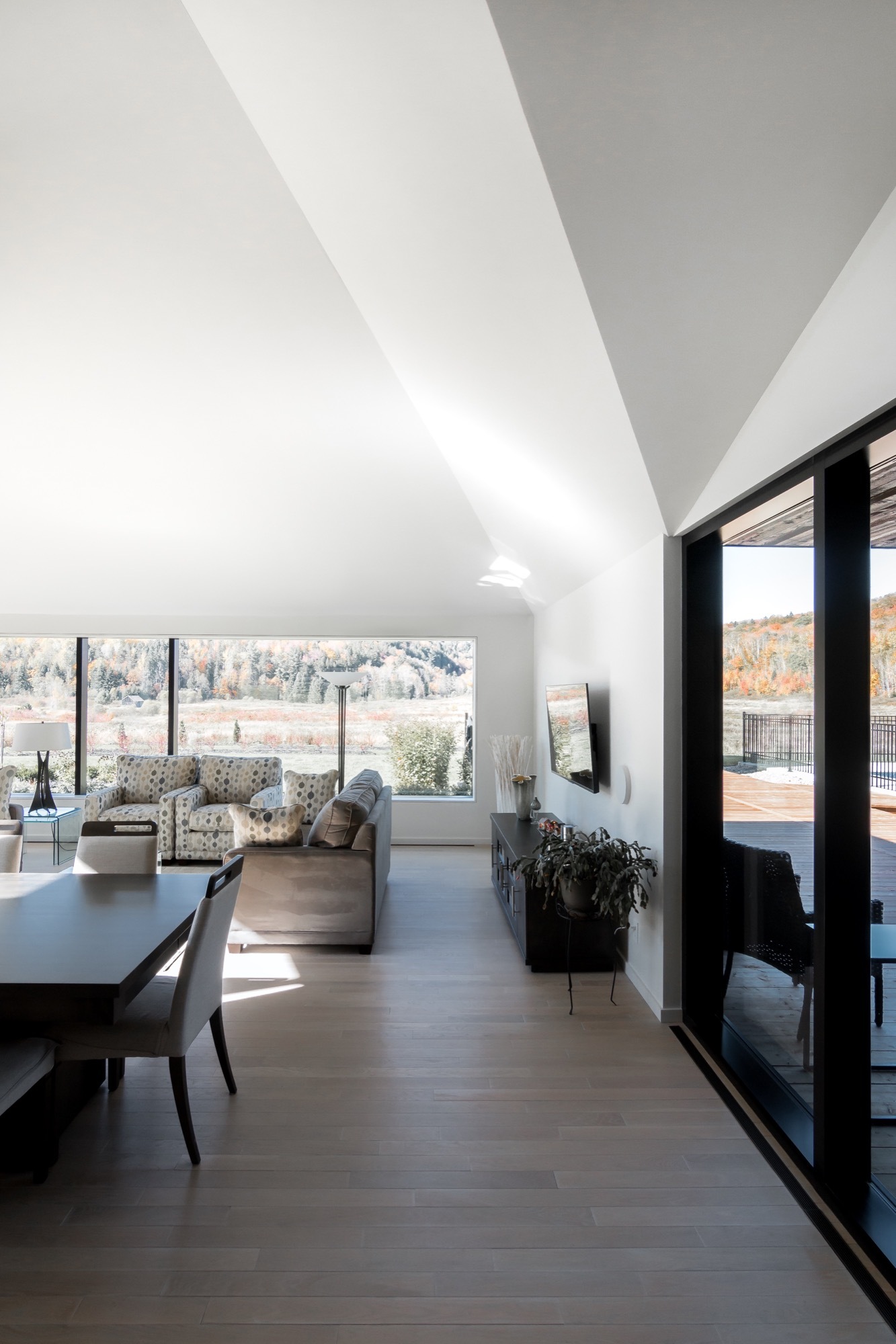 Gallery of Vallée du Parc Residence / Chevalier Morales Architects 15