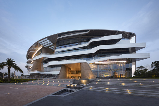 Coop Himmelb(l)au and UNStudio to speak at the 2018 Tsinghua Design Academic Week! Register for the year's premier forum. Coop Himmelb(l)au and UNStudio to speak at the 2018 Tsinghua Design Academic Week! Register for the year's premier forum. - Image 15 of 26