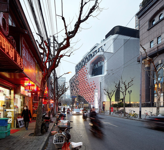 Coop Himmelb(l)au and UNStudio to speak at the 2018 Tsinghua Design Academic Week! Register for the year's premier forum. Coop Himmelb(l)au and UNStudio to speak at the 2018 Tsinghua Design Academic Week! Register for the year's premier forum. - Image 11 of 26