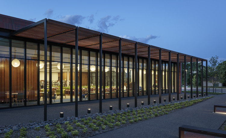 Ramsey County Shoreview Library / HGA - Windows, Facade