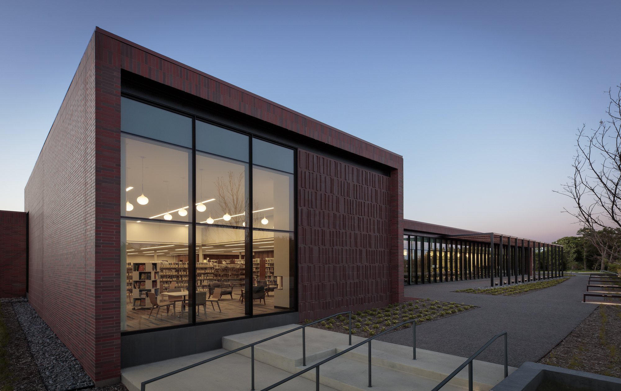 Gallery of Ramsey County Shoreview Library / HGA 10