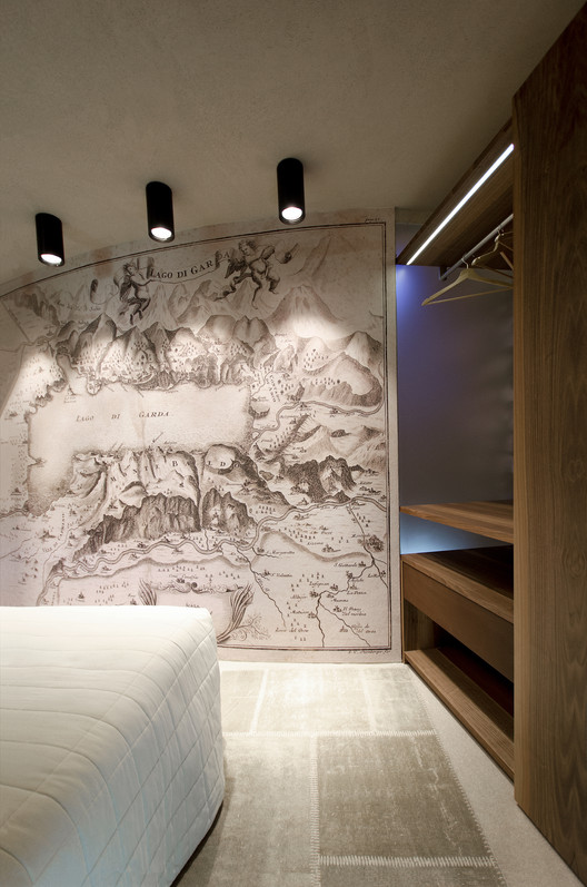 A New Life for a Little Tower / studio aledolci&co A New Life for a Little Tower / studio aledolci&co - Image 2 of 18