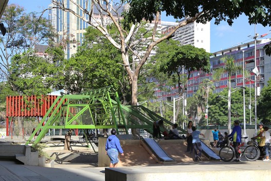Urban Amenities: Public Space Corridor in Venezuela - Image 11 of 19