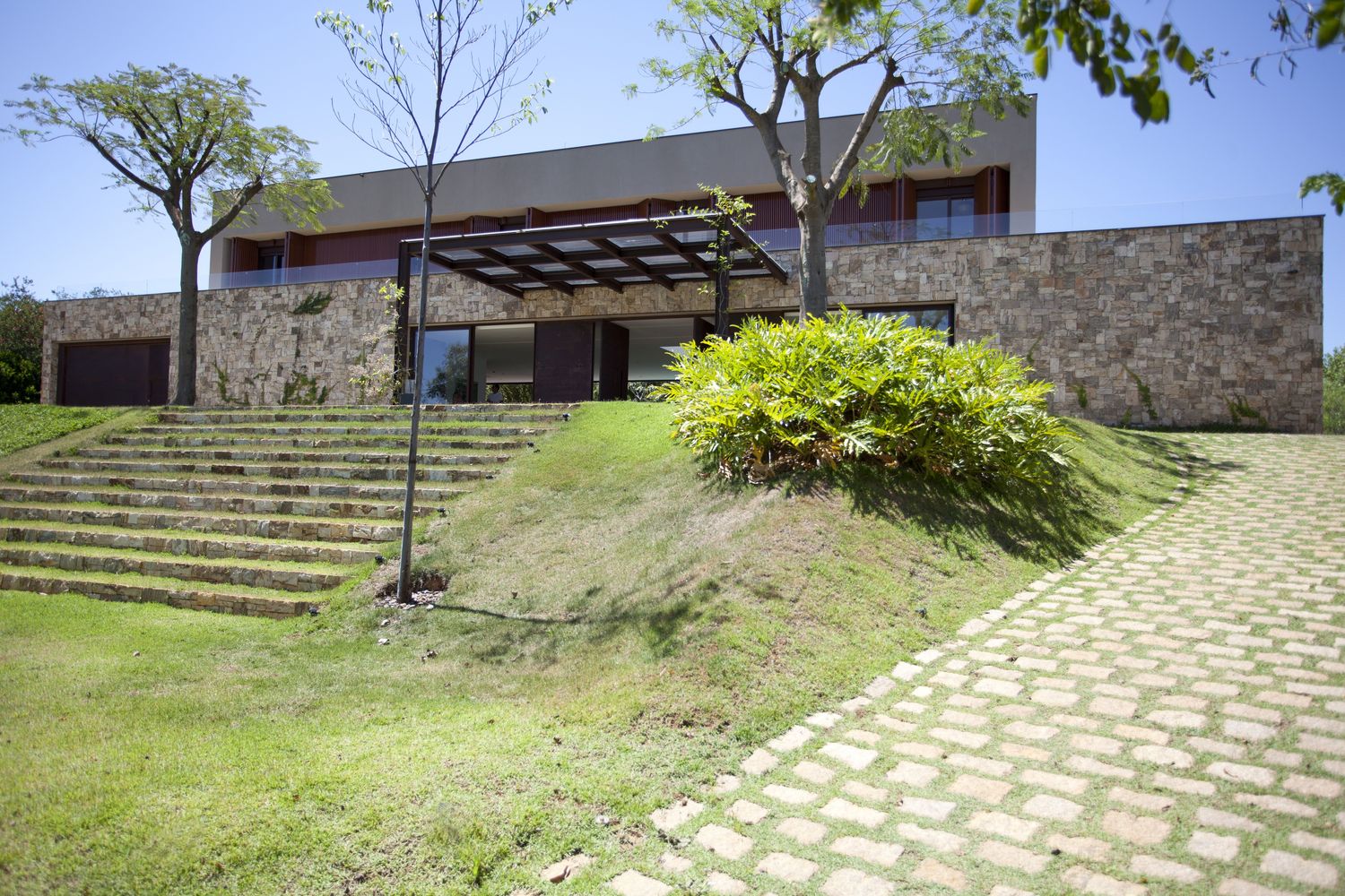 Casa Sustentável / Deborah Roig - Jardim, Fachada