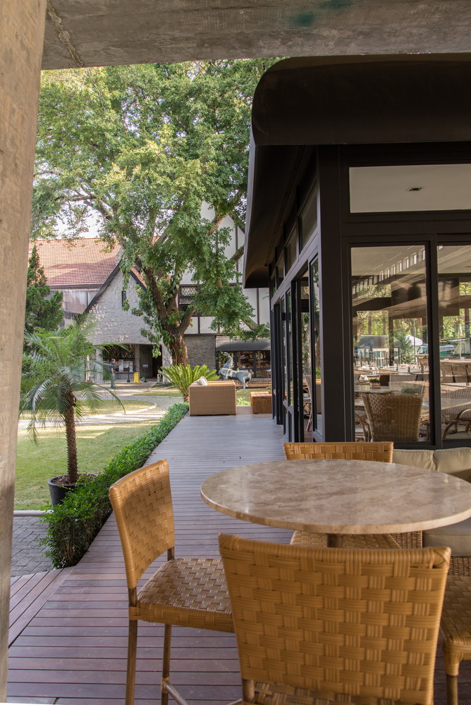 Horse Bar / VD Arquitetura - Terraço, Porta, Viga, Mesa, Cadeira