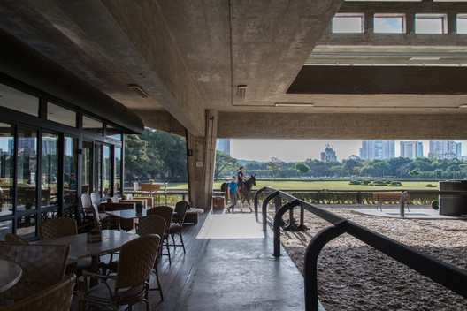 Horse Bar / VD Arquitetura - Mesa, Cadeira