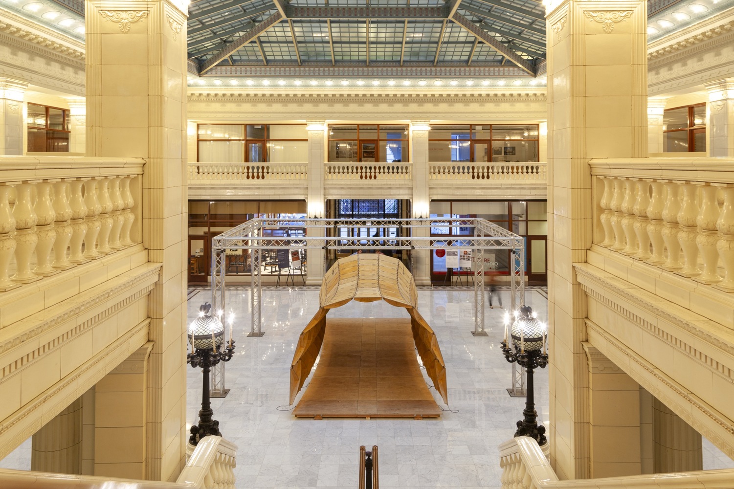 Galeria de SOM projeta escultura cinética para a Chicago Design Week 7