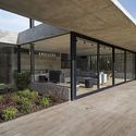 Casa Rodriguez / Luciano Kruk - Fachada, Terraza, Fijación Vigas, Patio