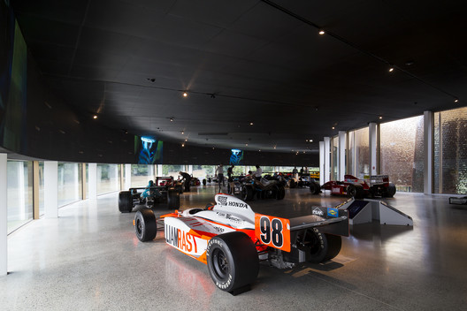 Dallara Academy / Atelier(s) Alfonso Femia Dallara Academy / Atelier(s) Alfonso Femia - Imagem 8 de 49