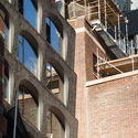 Edifício de David Adjaye celebra a história de Manhattan com fachada em arcos - Image 3 of 4