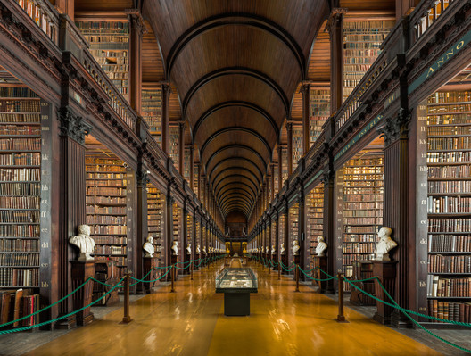 © wikimedia user Diliff licensed under CC BY-SA 4.0. ImageTrinity Old Library © wikimedia user Diliff licensed under CC BY-SA 4.0. ImageTrinity Old Library