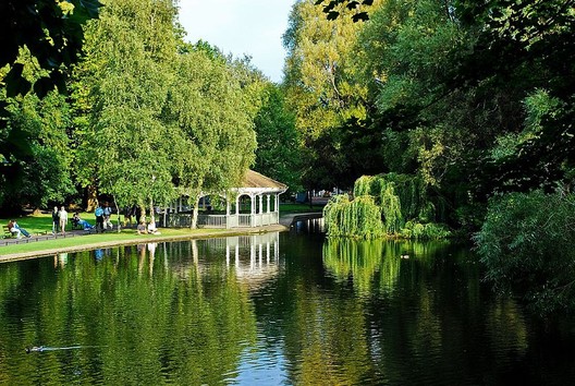 © wikimedia user Michal Osmenda licensed under CC BY-SA 2.0. ImageSt. Stephen's Green