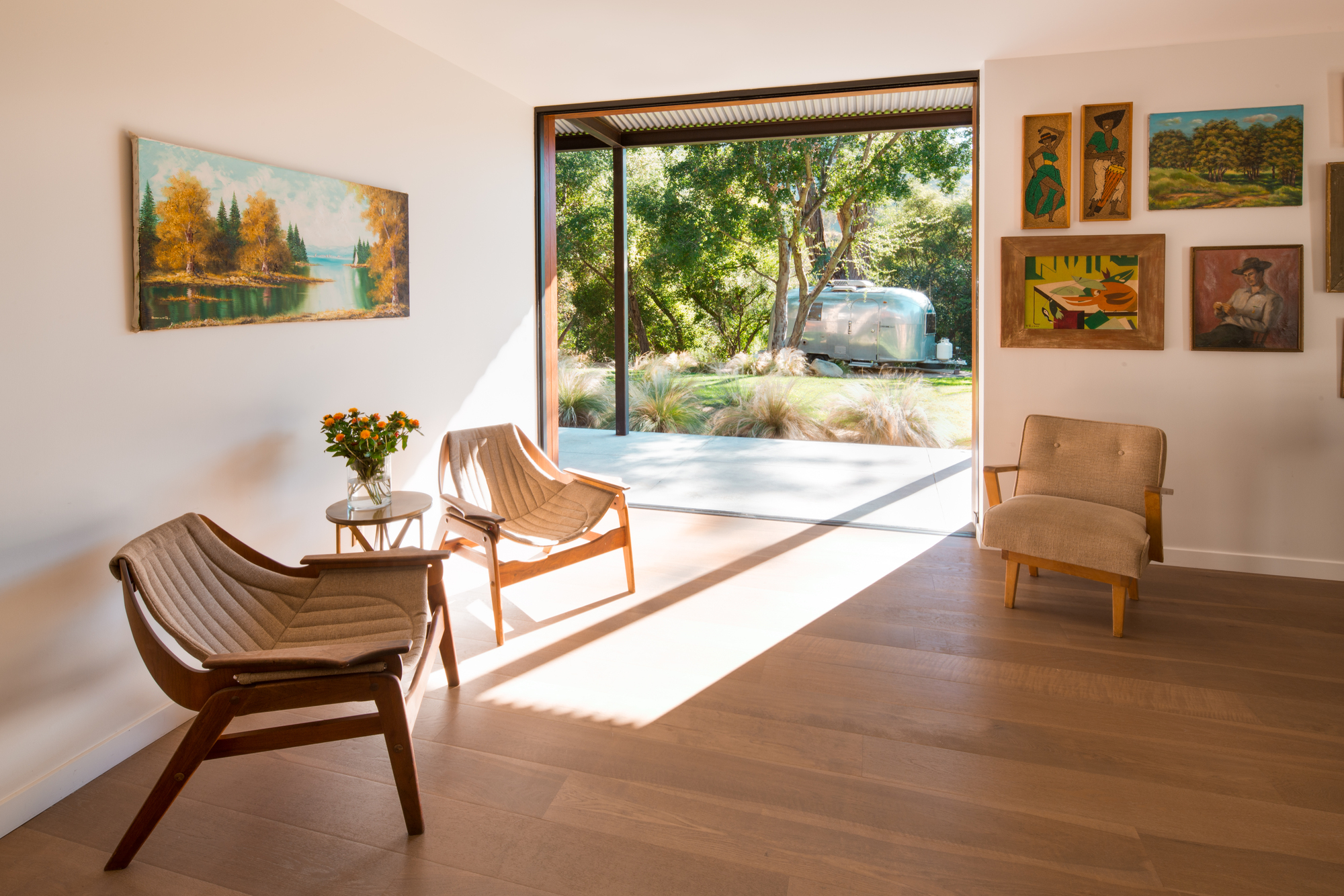 Gallery of 5 Incredible Indoor-Outdoor Spaces for Fall - 6