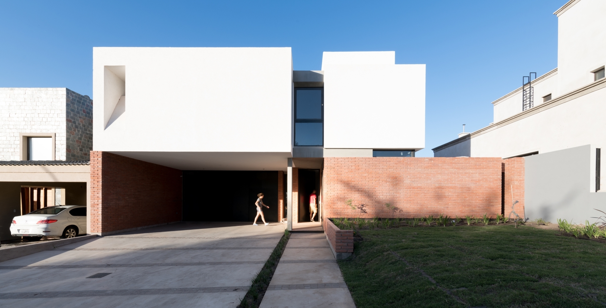 Casa MD / Andrés Alonso | ArchDaily, image size:2000x1016