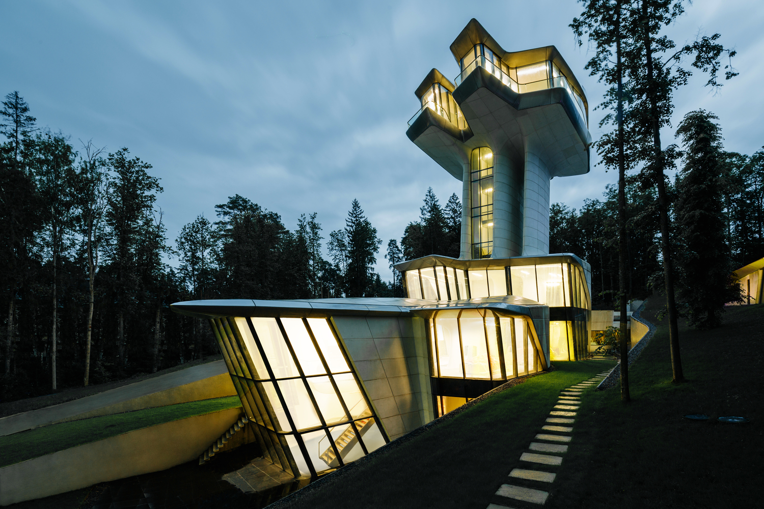 Zaha Hadid, a arquiteta que mudou o curso do campo profissional - Imagem 36 de 36