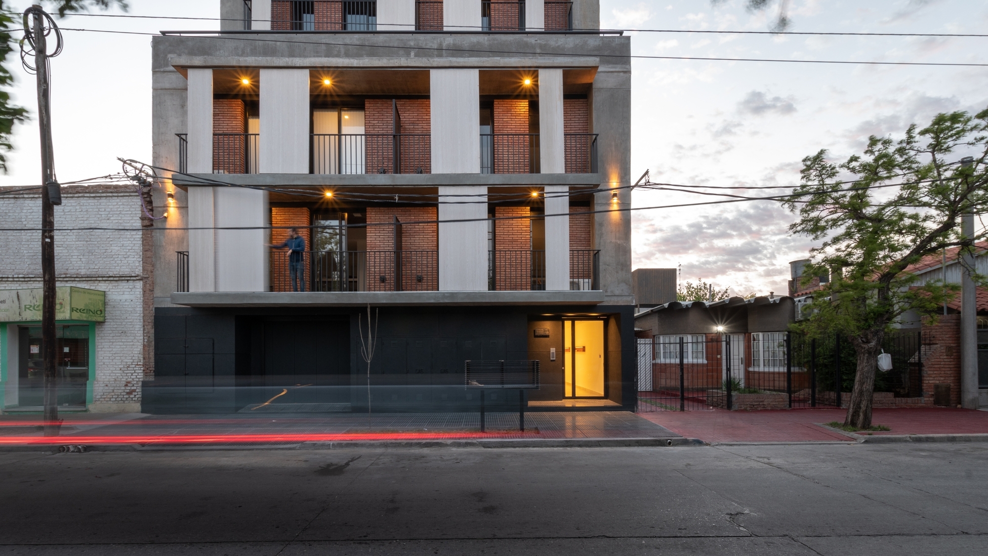 Galería de Edificio NANZER / V + Arquitectura - 24