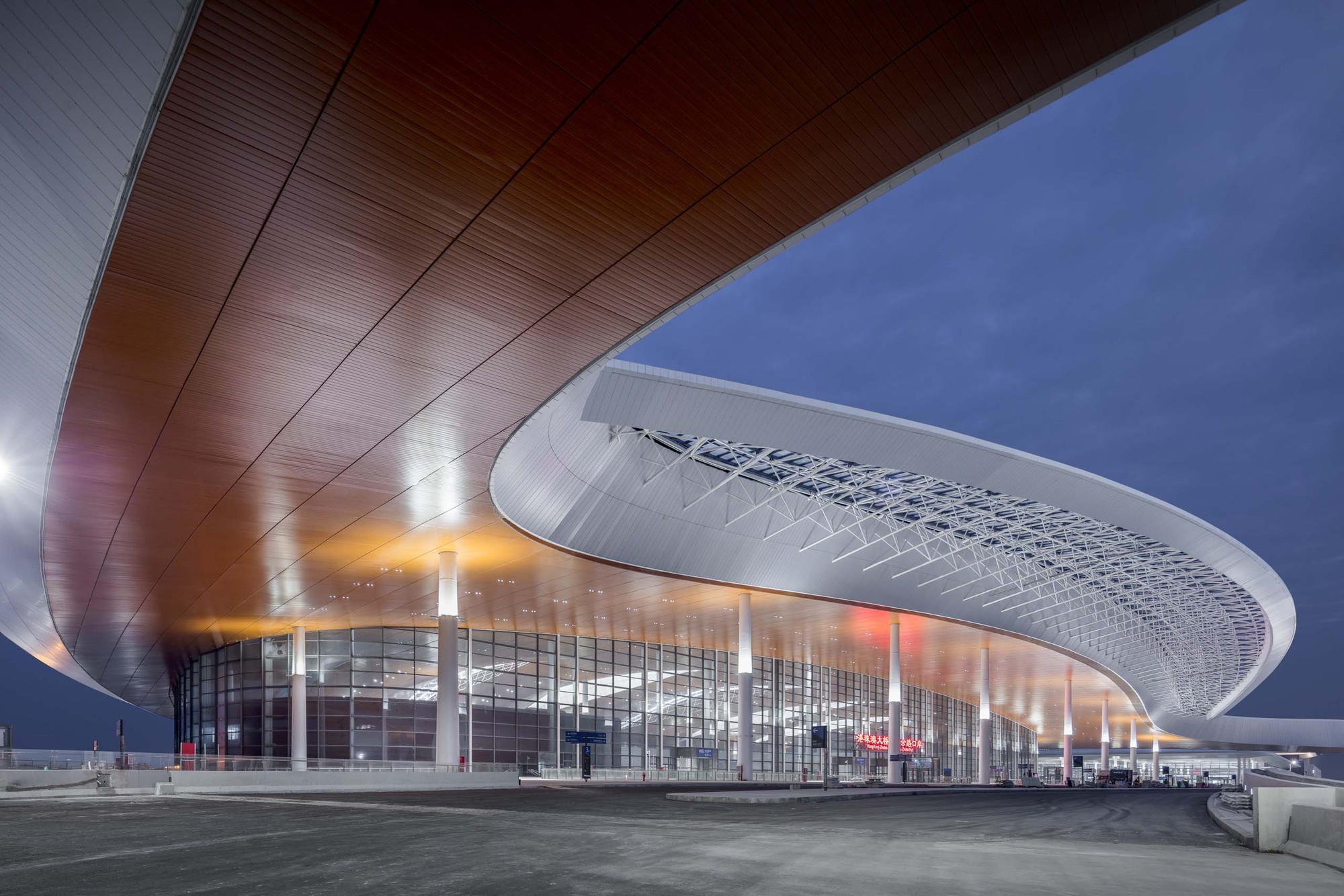 шанхайский восточный спортивный центр. архитектурное бюро николаса гримшо. дворец спорта пьер луиджи нерви. большепролетные покрытия зданий. калатрава мемориал.