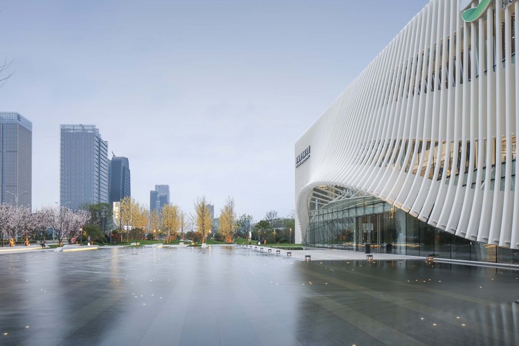 Pabellón de Exposiciones de Planificación del Distrito de Xiangcheng / Lacime Architects - Centro De Exhibición