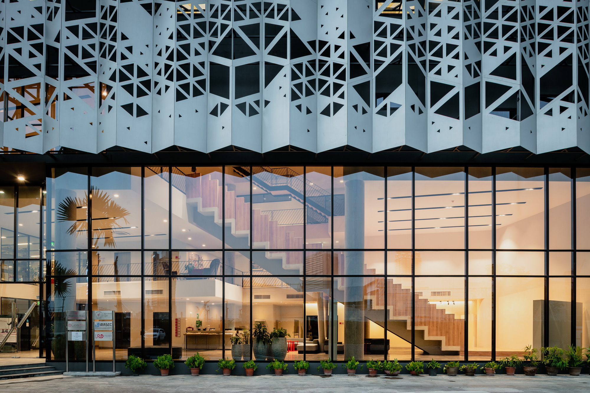 Gallery of Alliance Francaise Bangkok / Stonehenge 2