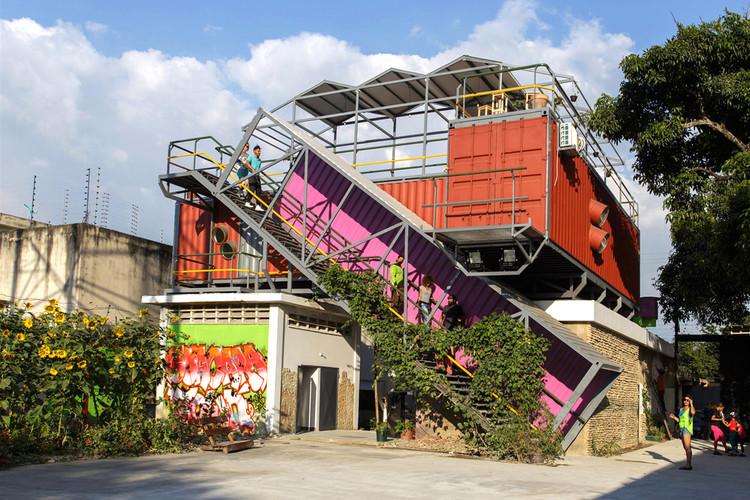 Zona de Producción Cultural / PICO COLECTIVO - Restauraciones, Jardín, Fachada